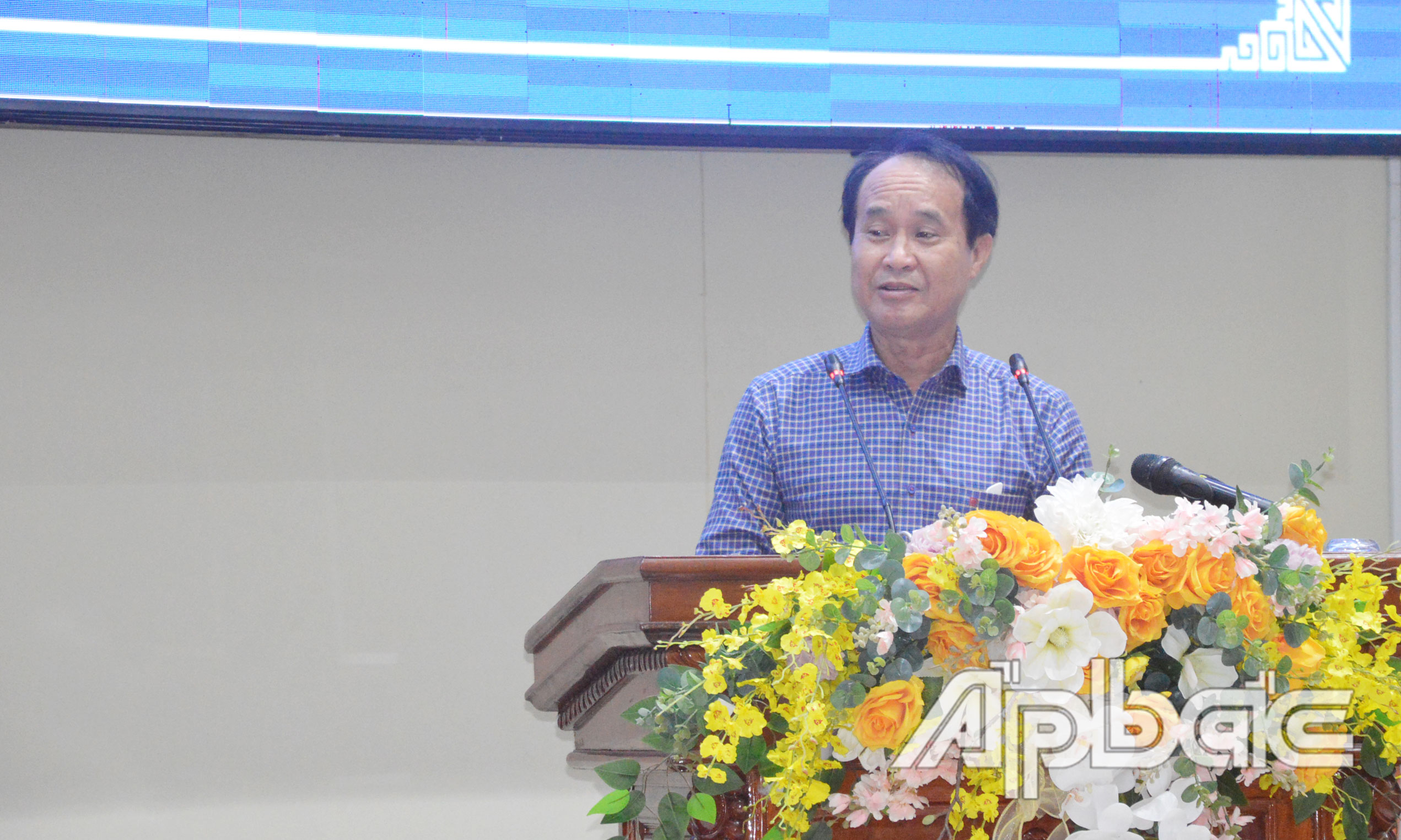 Lãnh đạo các sở, ngành phát biểu tại hội nghị.