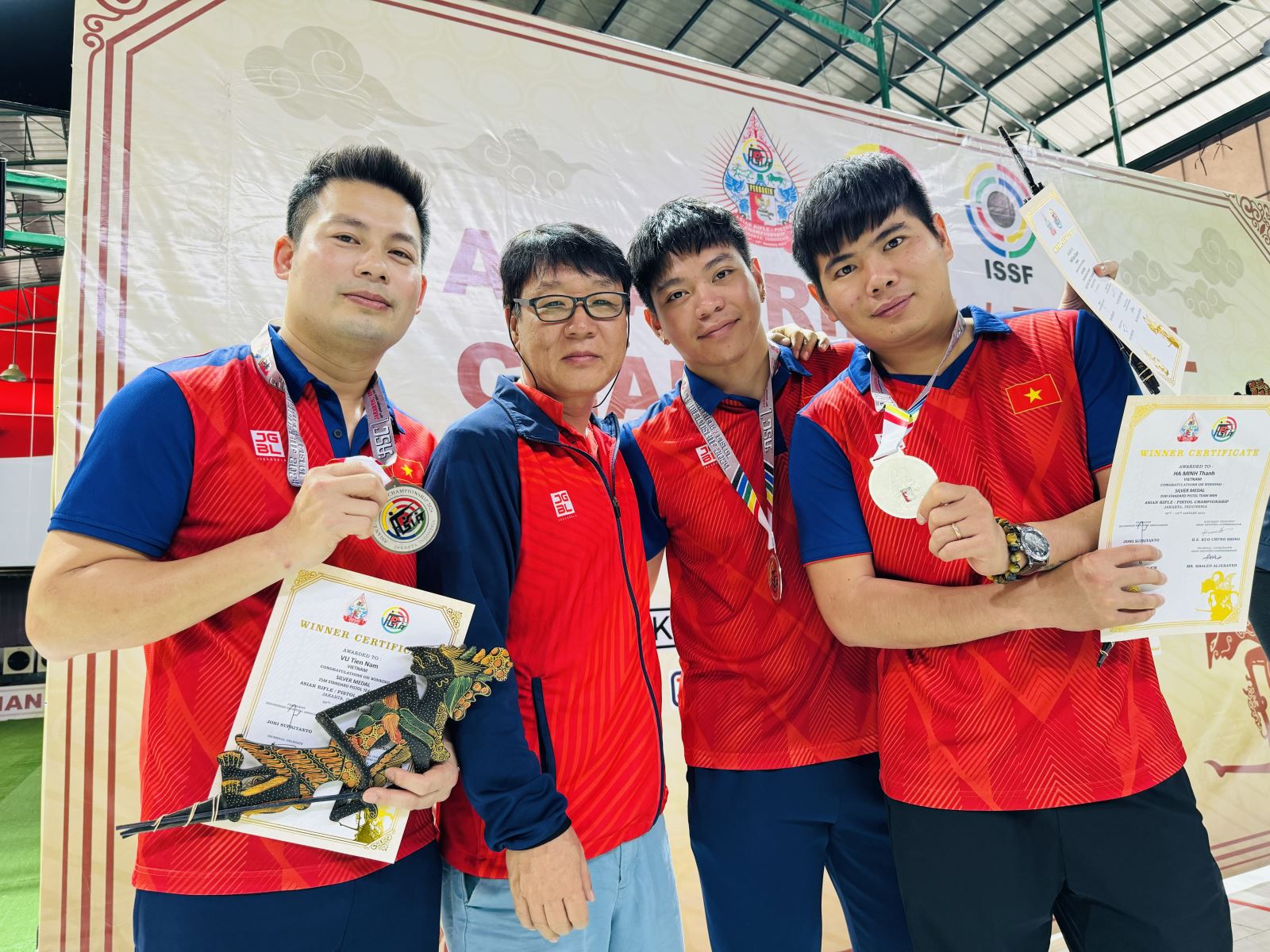 Các xạ thủ đội tuyển bắn sung của Việt Nam bước vào nội dung thi đấu cuối cùng.