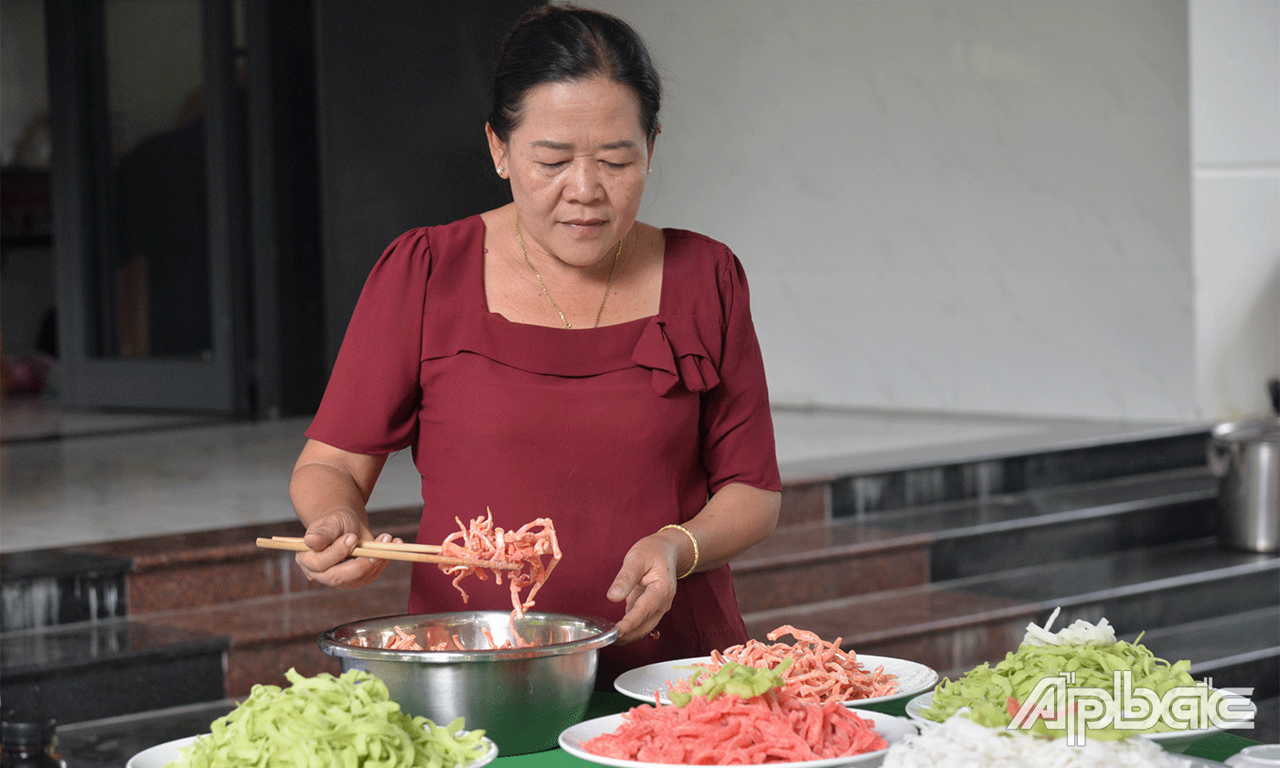 Các loại mứt dừa tại cơ sở của chị Lắm.