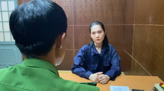 Ngọc Trinh khai báo với công an.