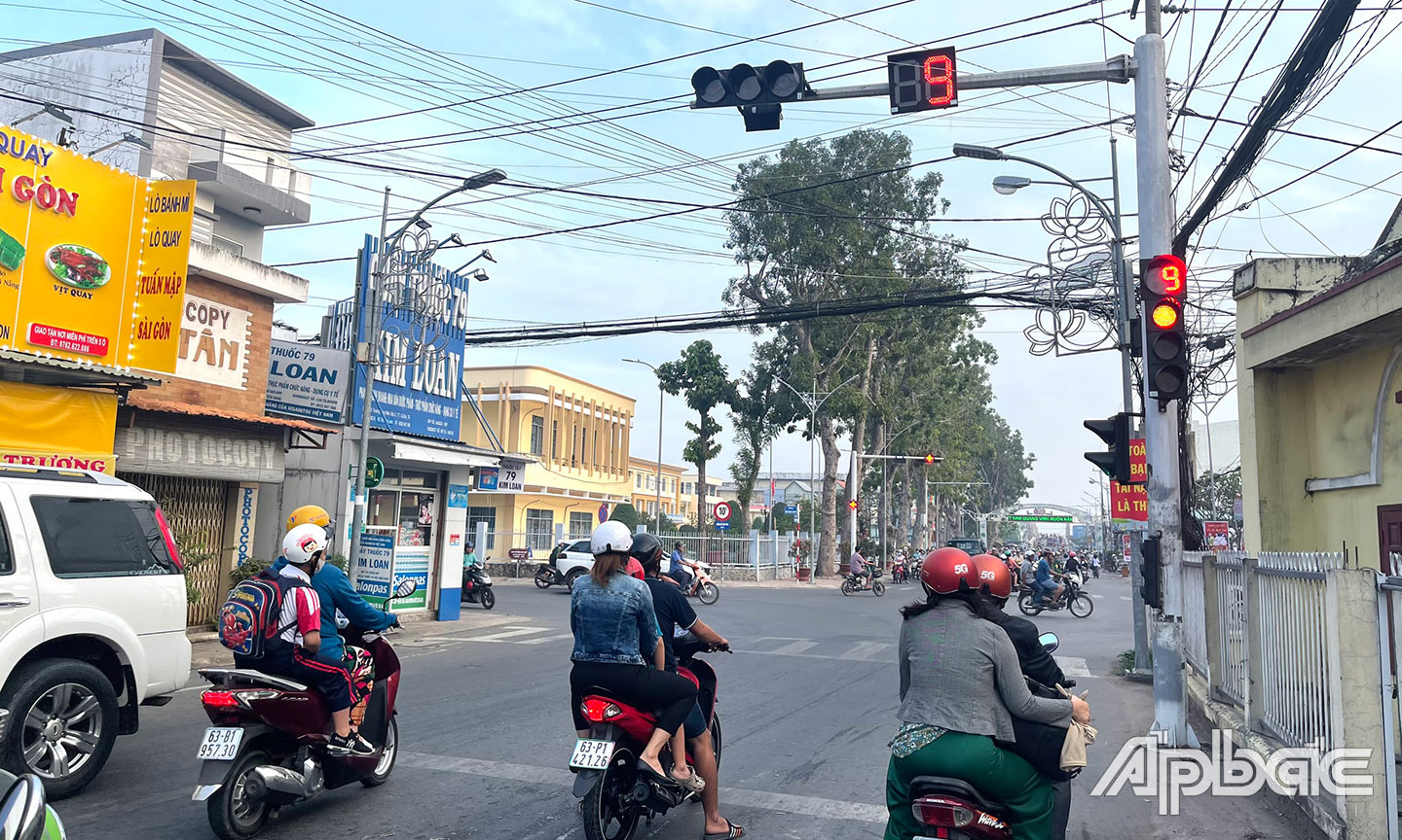 Ngã tư nơi giao nhau giữa đường Trương Công Định (ĐT875) và Thiên Hộ Dương