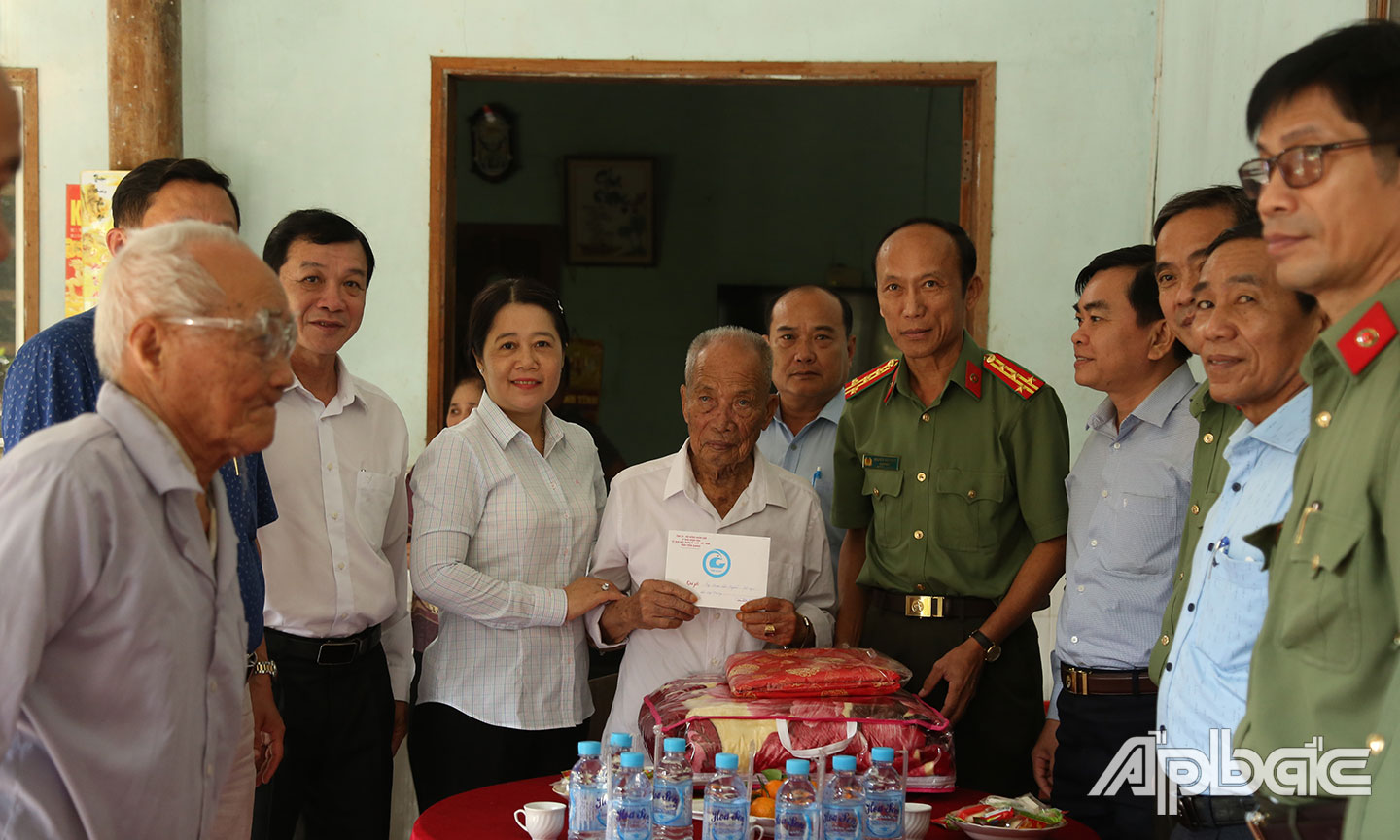 Thăm cụ ông