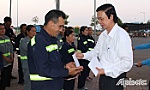 Lãnh đạo tỉnh thăm, tặng quà các đơn vị, công nhân, lao động làm việc đêm Giao thừa