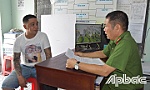 Đối tượng có lệnh truy nã ra đầu thú
