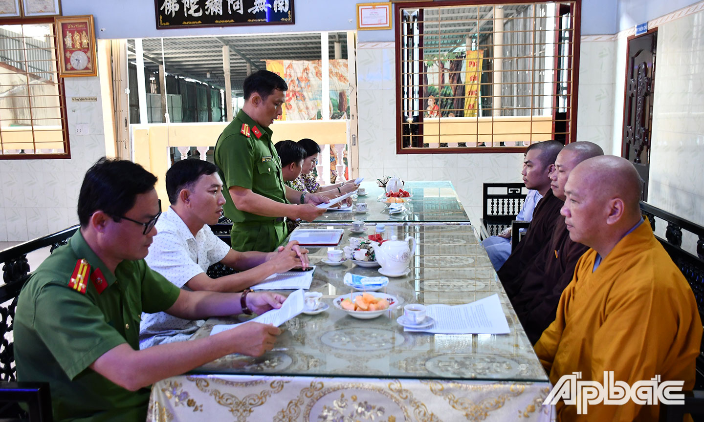 Một cuộc họp của Ban Điều hành mô hình “Chư tăng, phật tử chùa Huệ Quang tham gia  Phong trào”.                                                                                                                                 Ảnh: Đặng Thanh