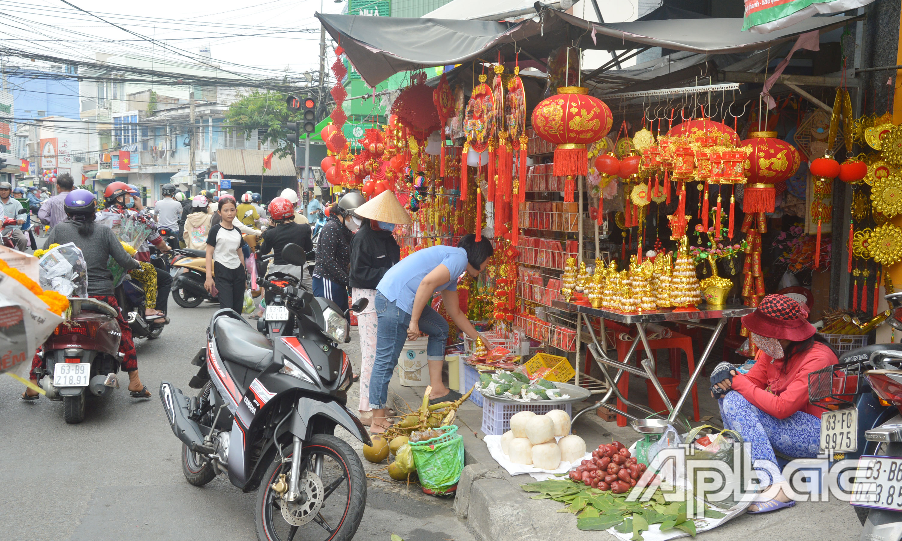 Không khí mua sắm tết trở nên nhộn nhịp.
