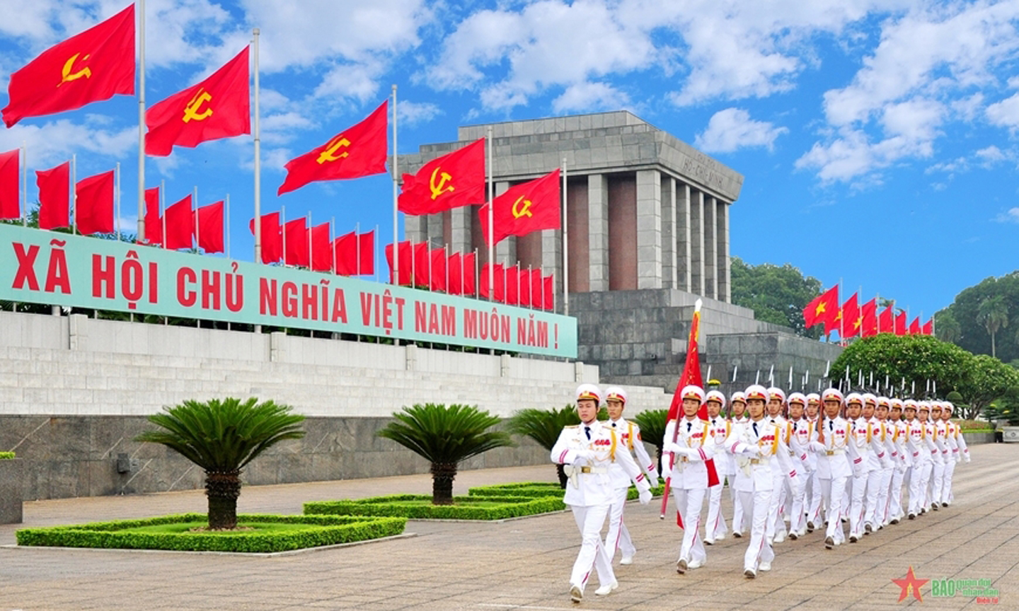 Các chiến sĩ tiêu binh thực hiện nhiệm vụ danh dự bên Lăng Chủ tịch Hồ Chí Minh. Ảnh minh họa: qdnd.vn