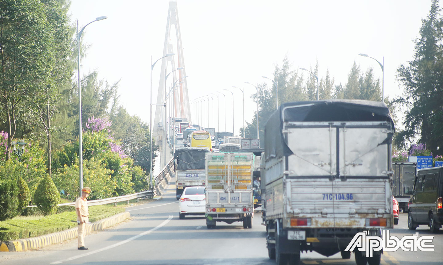 Nỗ lực điều tiết 1 chiều của lực lượng CSGT Tiền Giang.