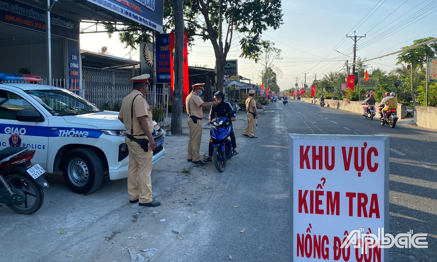 Đặc biệt, trong quá trình kiểm tra, nhiều lái xe quay đầu bỏ chạy khi gặp CSGT, một số người bỏ lại xe và rời khỏi hiện trường. 