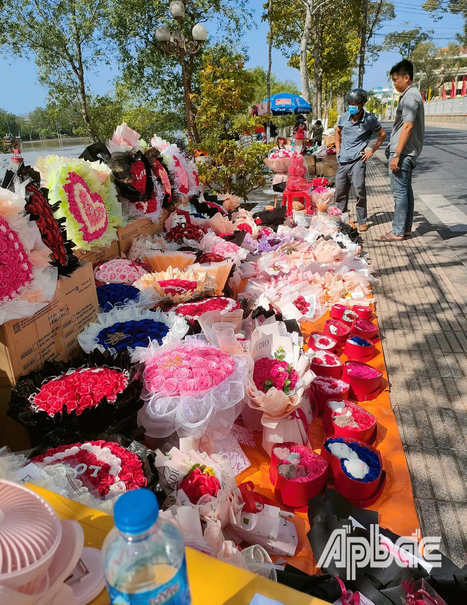 Ngày Lễ tình nhân năm nay không khí có phần trầm lắng so với các năm trước.