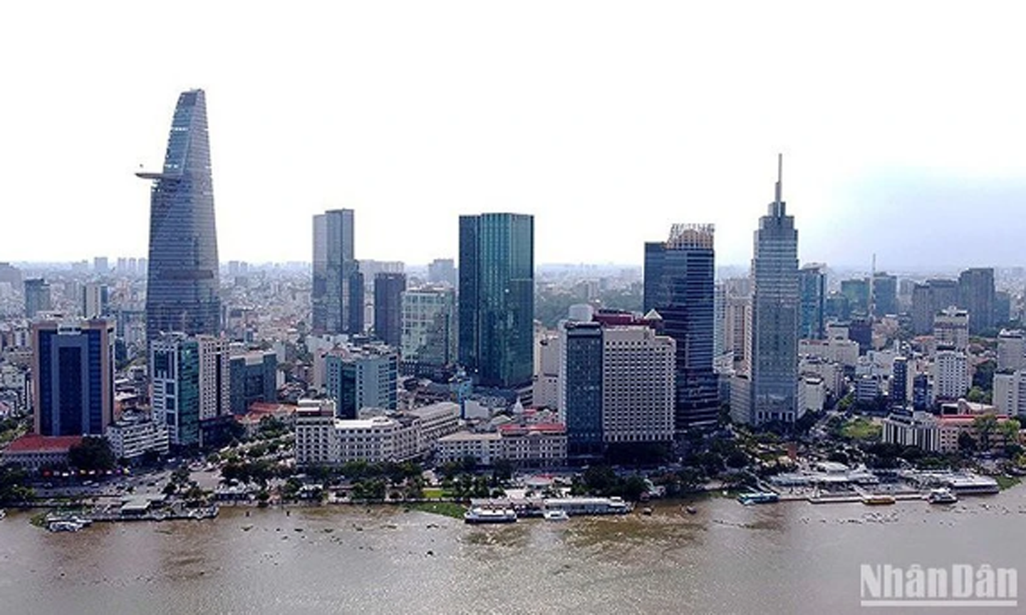 Khu trung tâm Quận 1, Thành phố Hồ Chí Minh bên bờ sông Sài Gòn. Ảnh: Thanh Vũ.