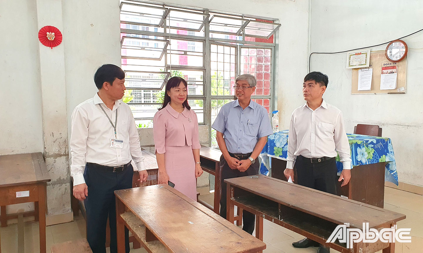 Đoàn công tác kiểm tra tại Trường THPT Vĩnh Kim.