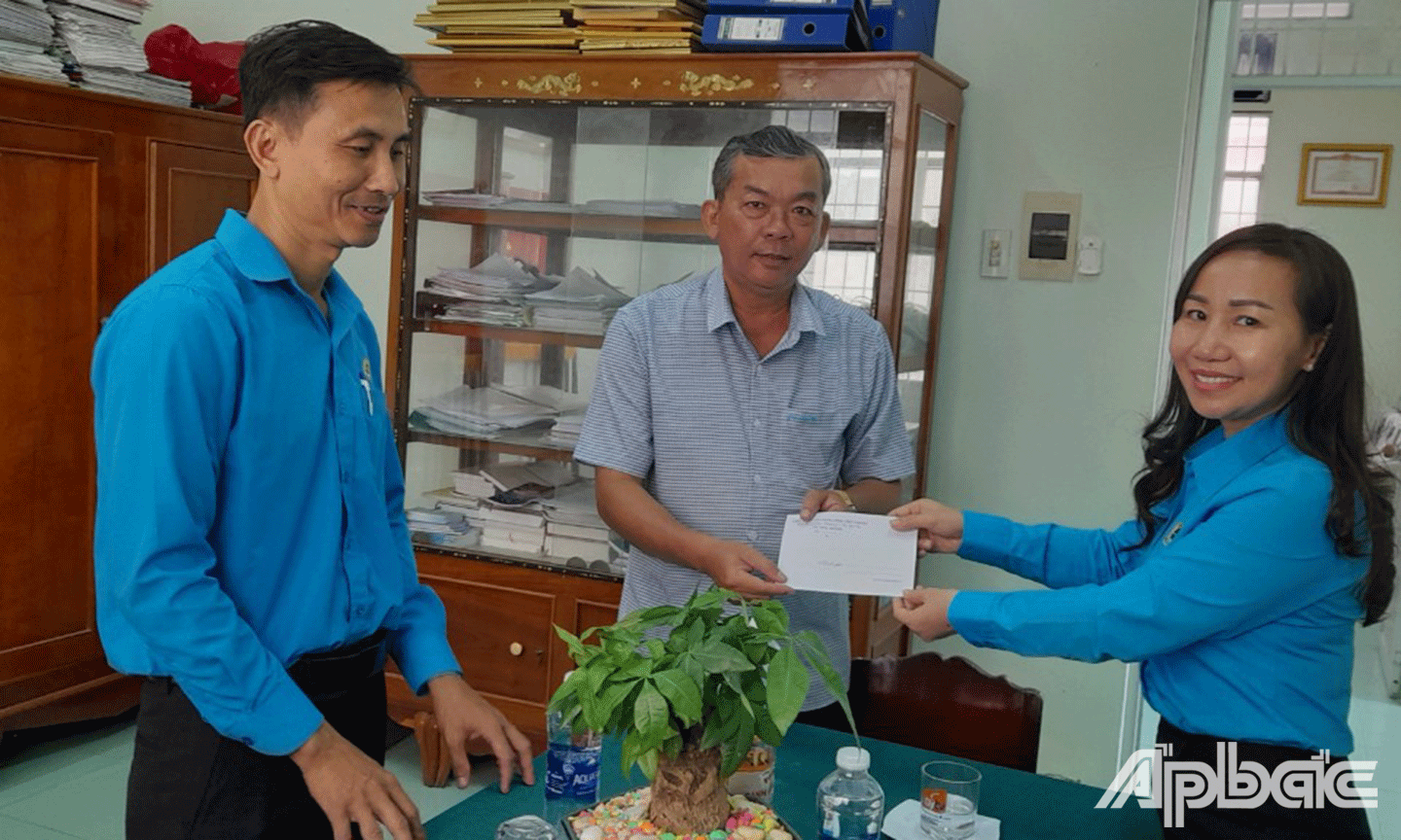Đoàn công tác của LĐLĐ tỉnh Tiền Giang do đồng chí Ngô Thị Thuỳ Trang Phó Chủ tịch LĐLĐ tỉnh làm Trưởng đoàn đến nắm tình hình hoat đô LĐLĐ 