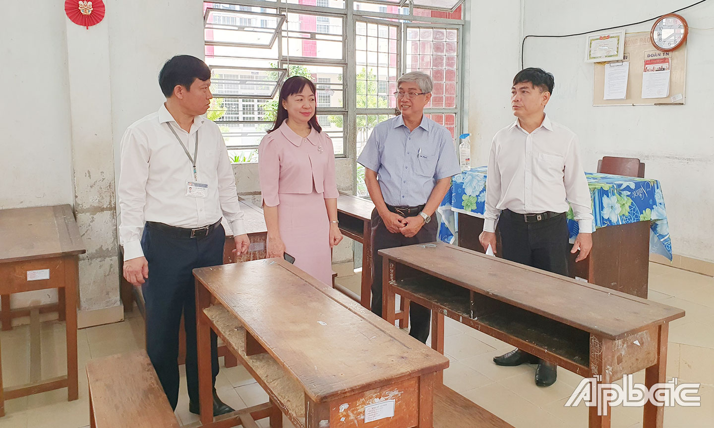 Đoàn công tác kiểm tra tại Trường THPT Vĩnh Kim.