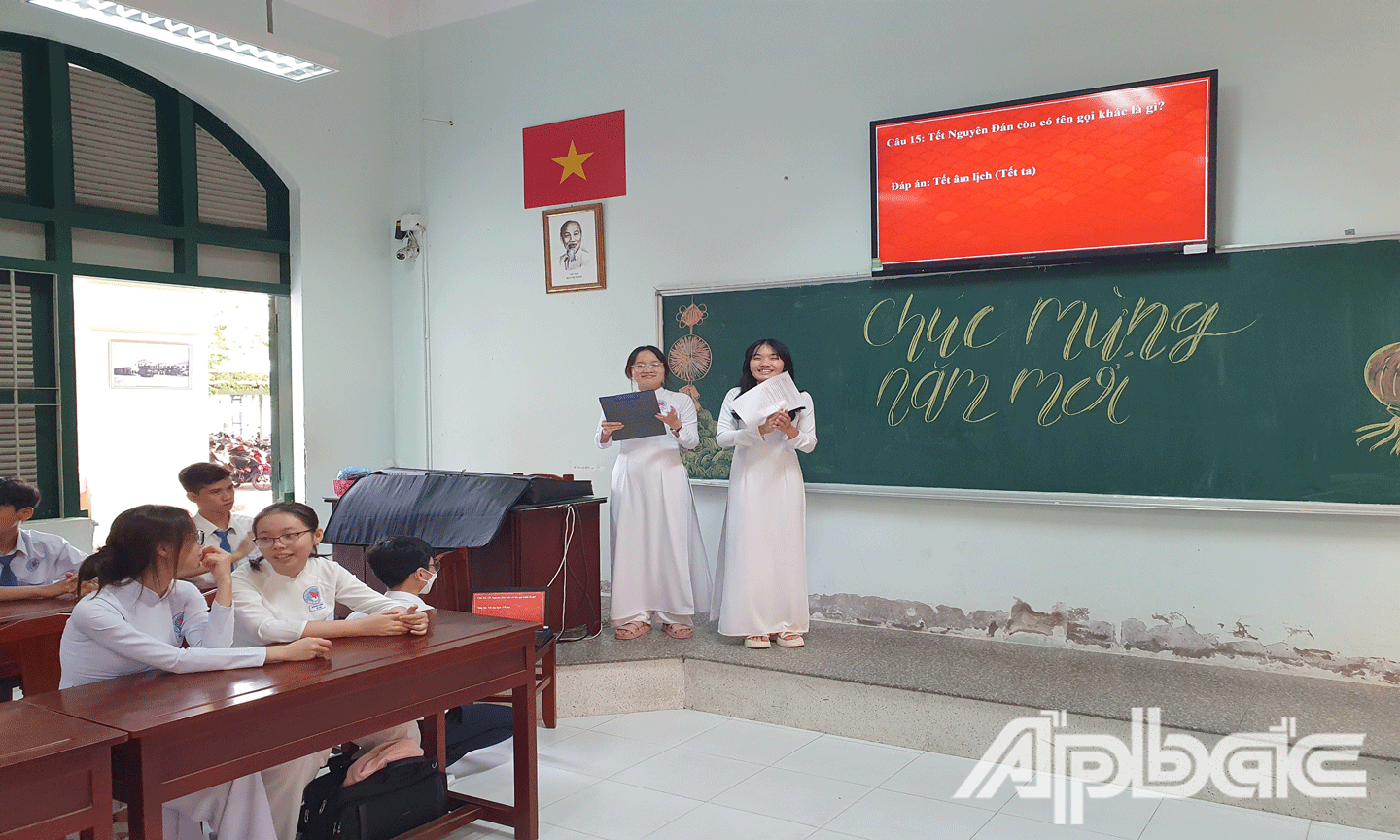Hoạt động khởi động học sinh Trường THPT Nguyễn Đình Chiểu, TP. Mỹ Tho đầu năm mới. 