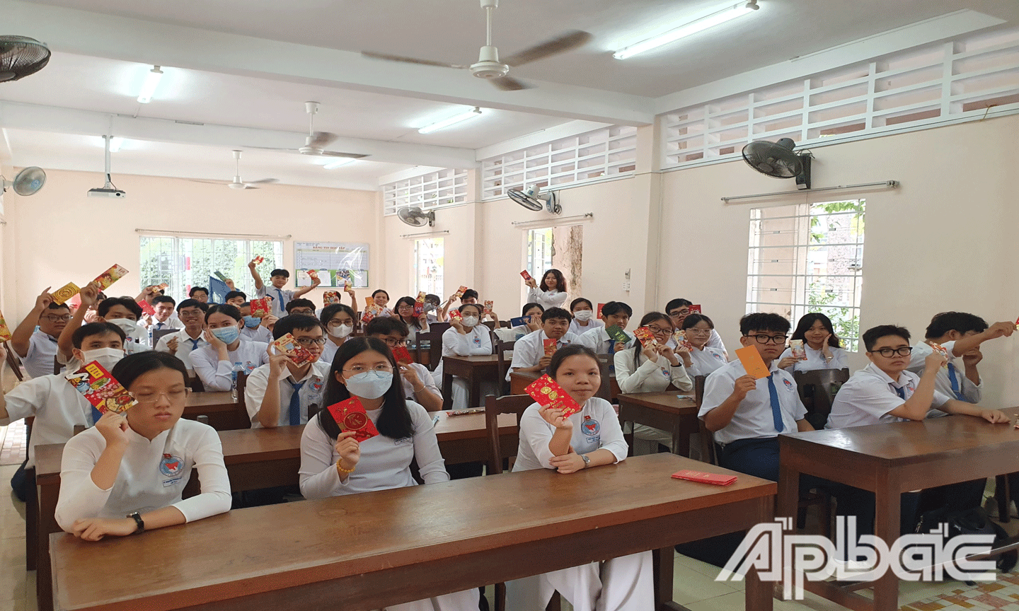 Lì xì may mắn năm mới. 