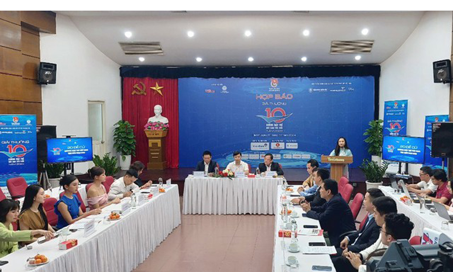 Họp báo công bố 20 đề cử tiêu biểu vào vòng bình chọn trực tuyến của Giải thưởng Gương mặt trẻ Việt Nam tiêu biểu năm 2023 - Ảnh: VGP/Nguyễn Hoàng