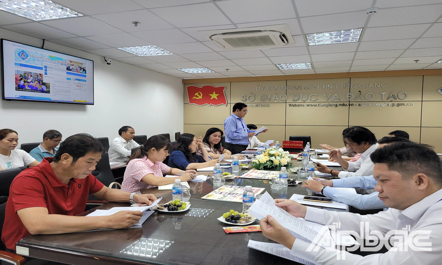 Quang cảnh buổi họp. 
