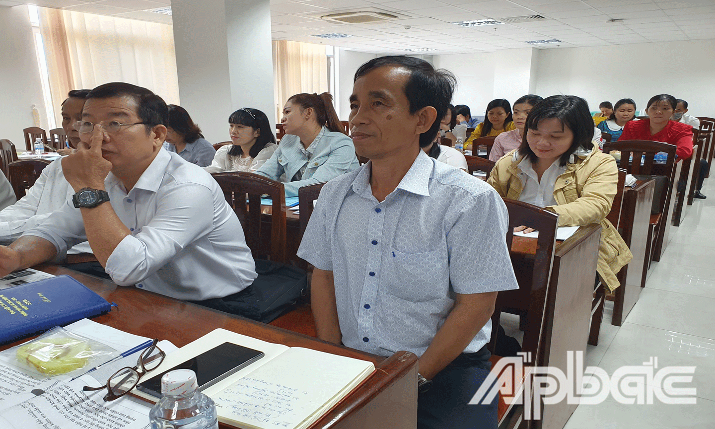 Đại biểu tham dự hội nghị. 