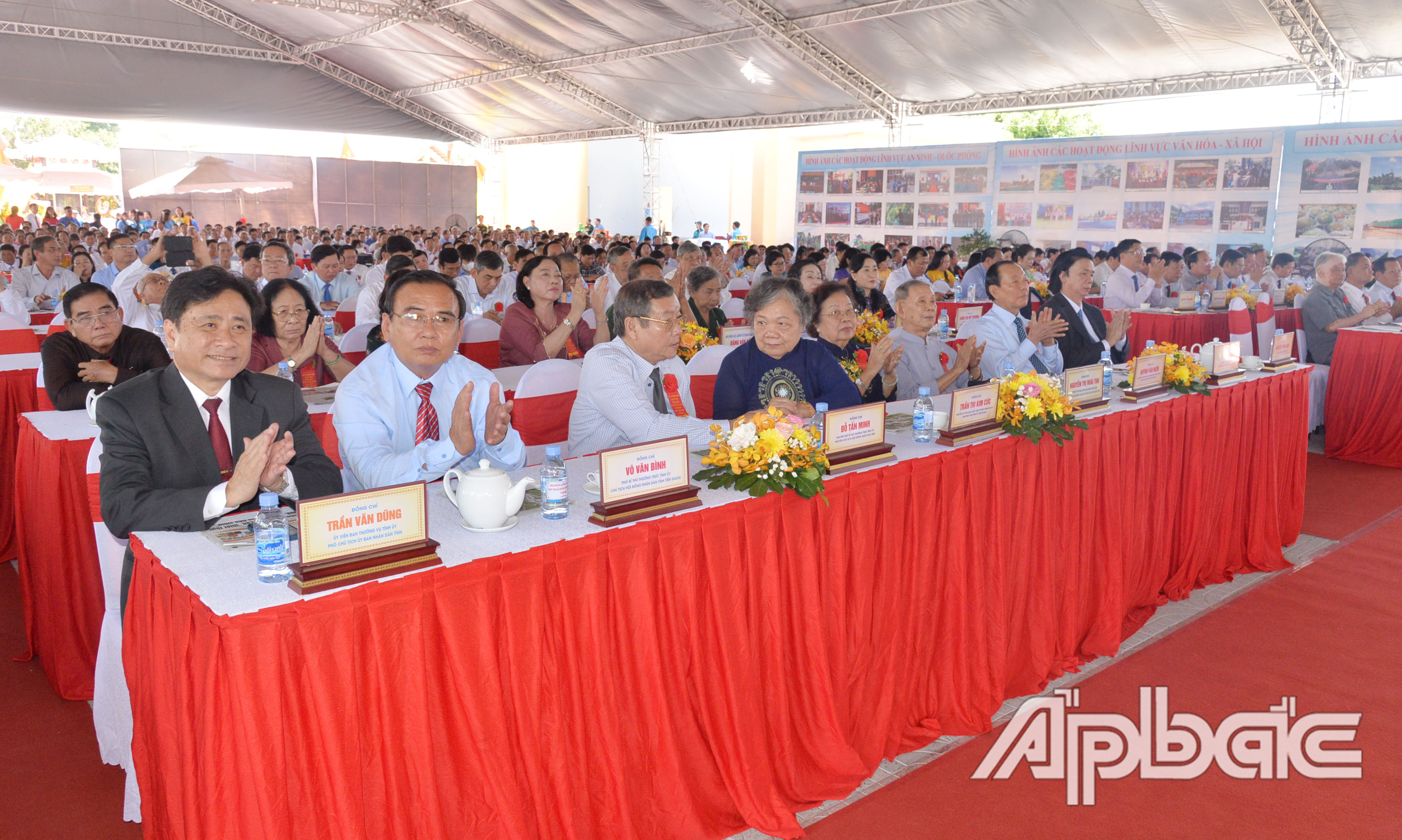 Các đại biểu dự Lễ công bố.