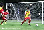 Thầy trò HLV Philippe Troussier và nỗi lo sân xấu