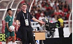 HLV Troussier đang bế tắc