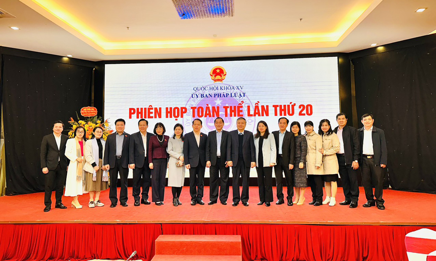 Đại biểu tham dự phiên toàn thể