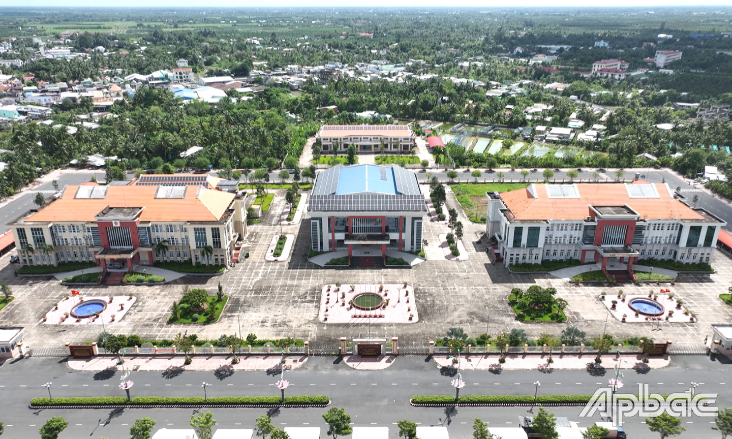 Xây dựng huyện Cai Lậy ngày càng phát triển. 