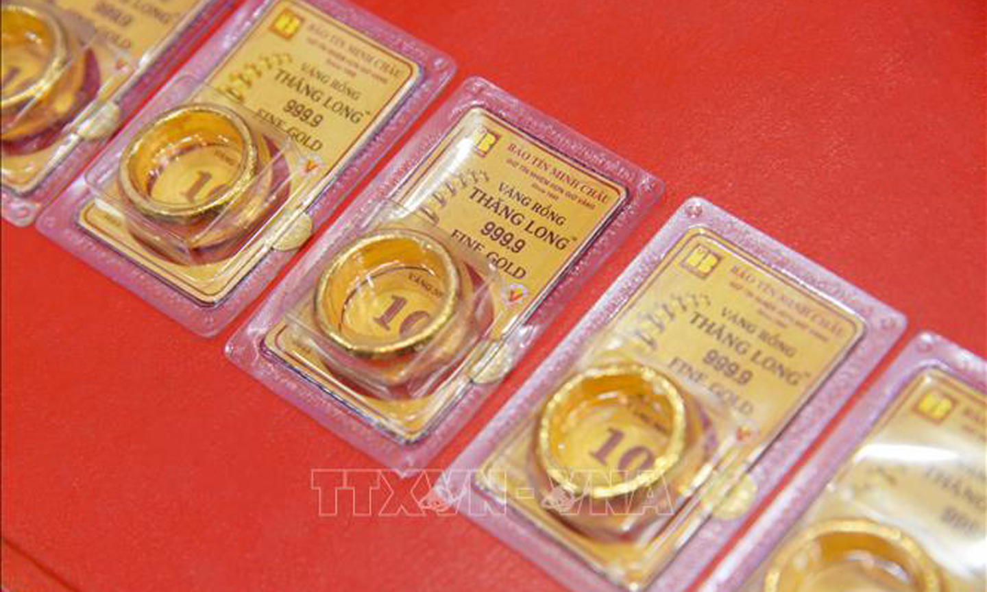 Một số cửa hàng, đơn vị kinh doanh rơi vào tình trạng khan hàng, chỉ còn các sản phẩm có khối lượng lớn. Ảnh: Diệp Anh/TTXVN