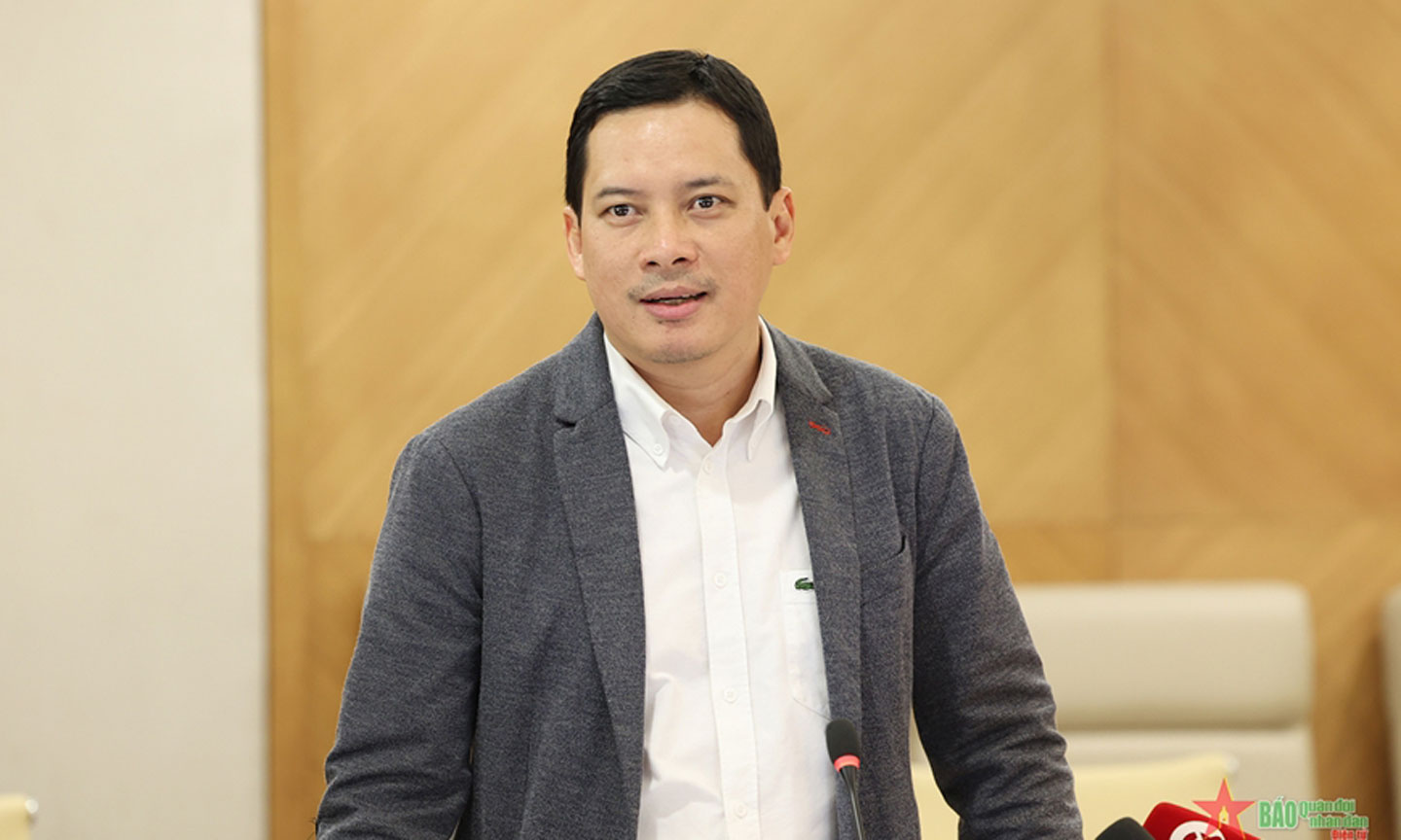 Cục trưởng Cục Phát thanh, truyền hình và thông tin điện tử Lê Quang Tự Do phát biểu tại họp báo.