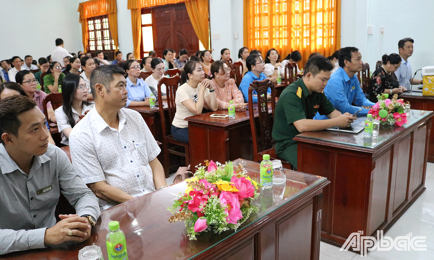 Đại biểu tham dự buổi họp mặt