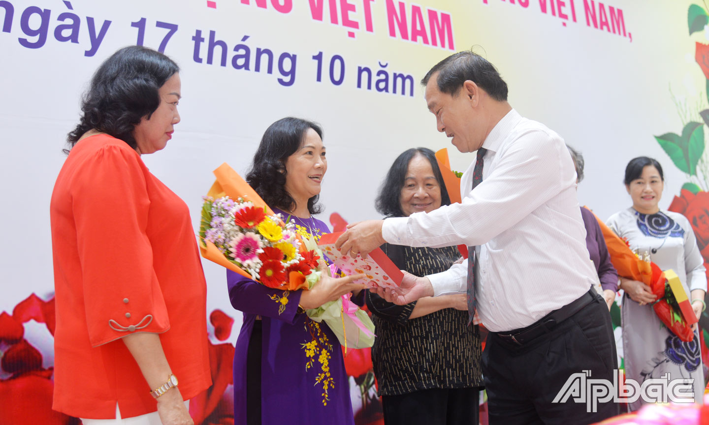  Tiền Giang luôn chú trọng nâng cao vai trò, vị thế của phụ nữ trên các lĩnh vực.