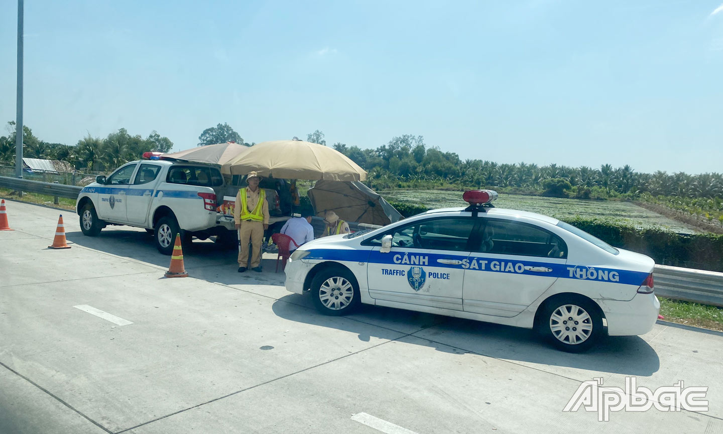 Đội tuần tra kiểm soát giao thông đường bộ cao tốc số 7 thường xuyên tuần tra, kiểm soát, xử lý vi phạm trên cao tốc.
