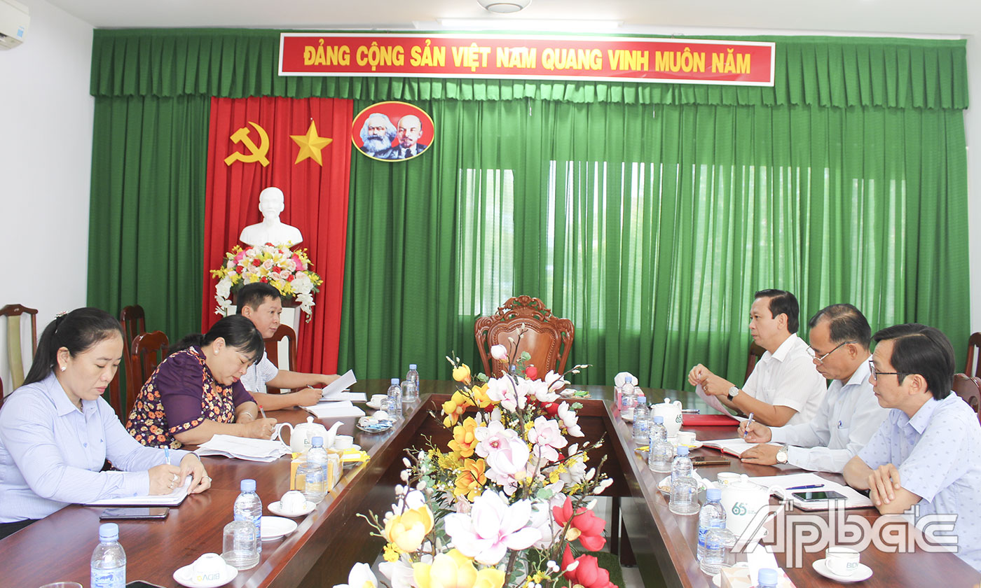 Quang cảnh buổi họp. 