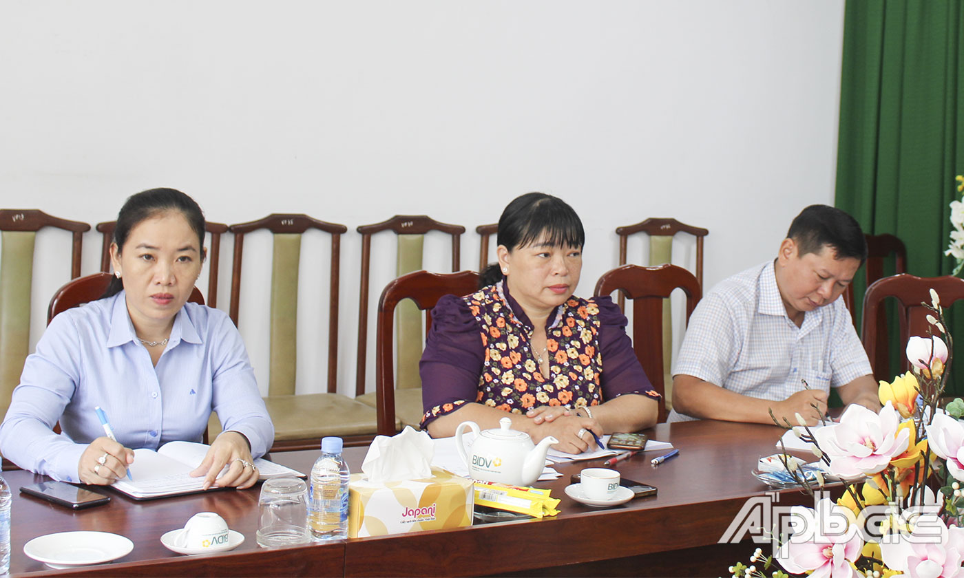 Đại biểu đại diện các cơ quan, đơn vị trao đổi, thảo luận.