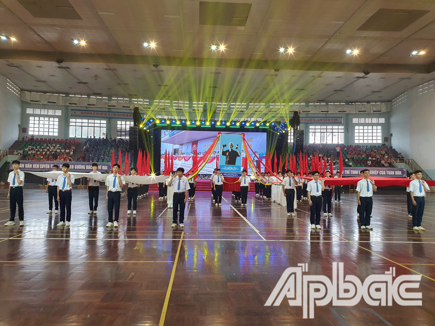 Quang cảnh buổi tổng duyệt chương trình. 