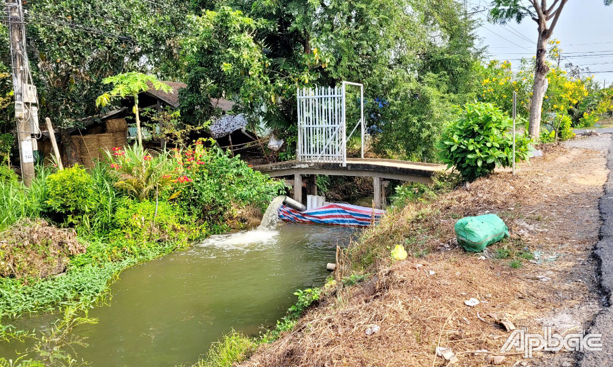 Điểm bơm chuyền nước ngọt tại xã Mỹ Phong, TP. Mỹ Tho.