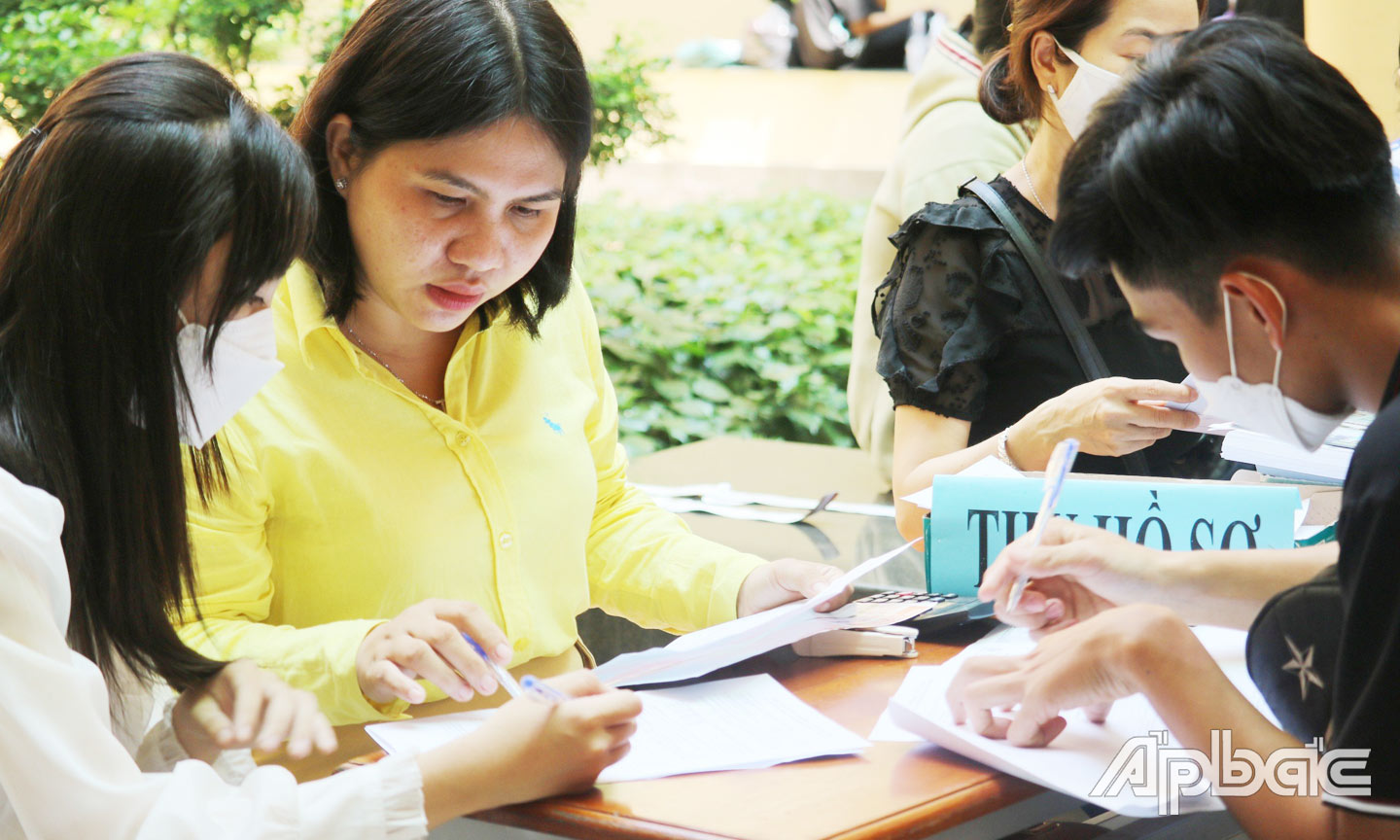 Thí sinh nộp hồ sơ xét tuyển sớm vào Trường ĐH Tiền Giang năm 2023