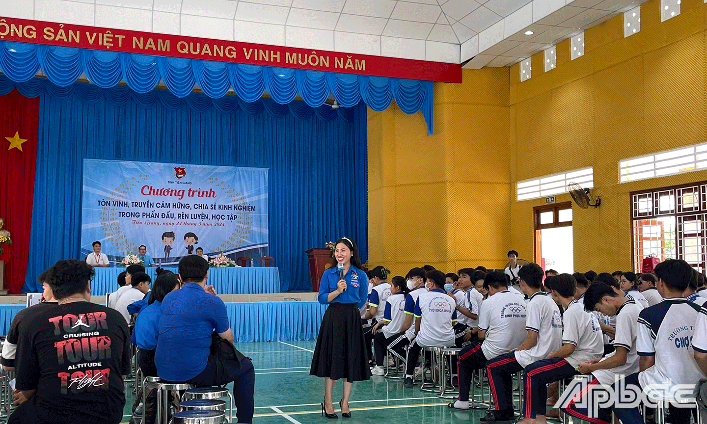 Chương trình Tôn vinh, chia sẻ kinh nghiệm trong phấn đấu, rèn luyện, học tập cho đoàn viên, học sinh