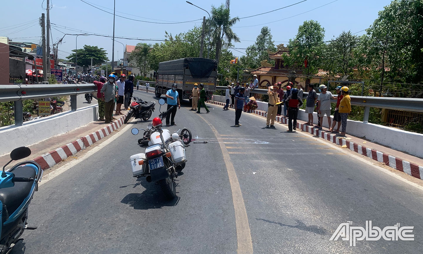 2 học sinh thương tử vong (1 chết tại chỗ, 1 tử vong sau đó) tại cầu Phật Đá. Cầu xây dựng được xây dựng uốn lượn khá nguy hiểm, vị trí này thời gian qua là 