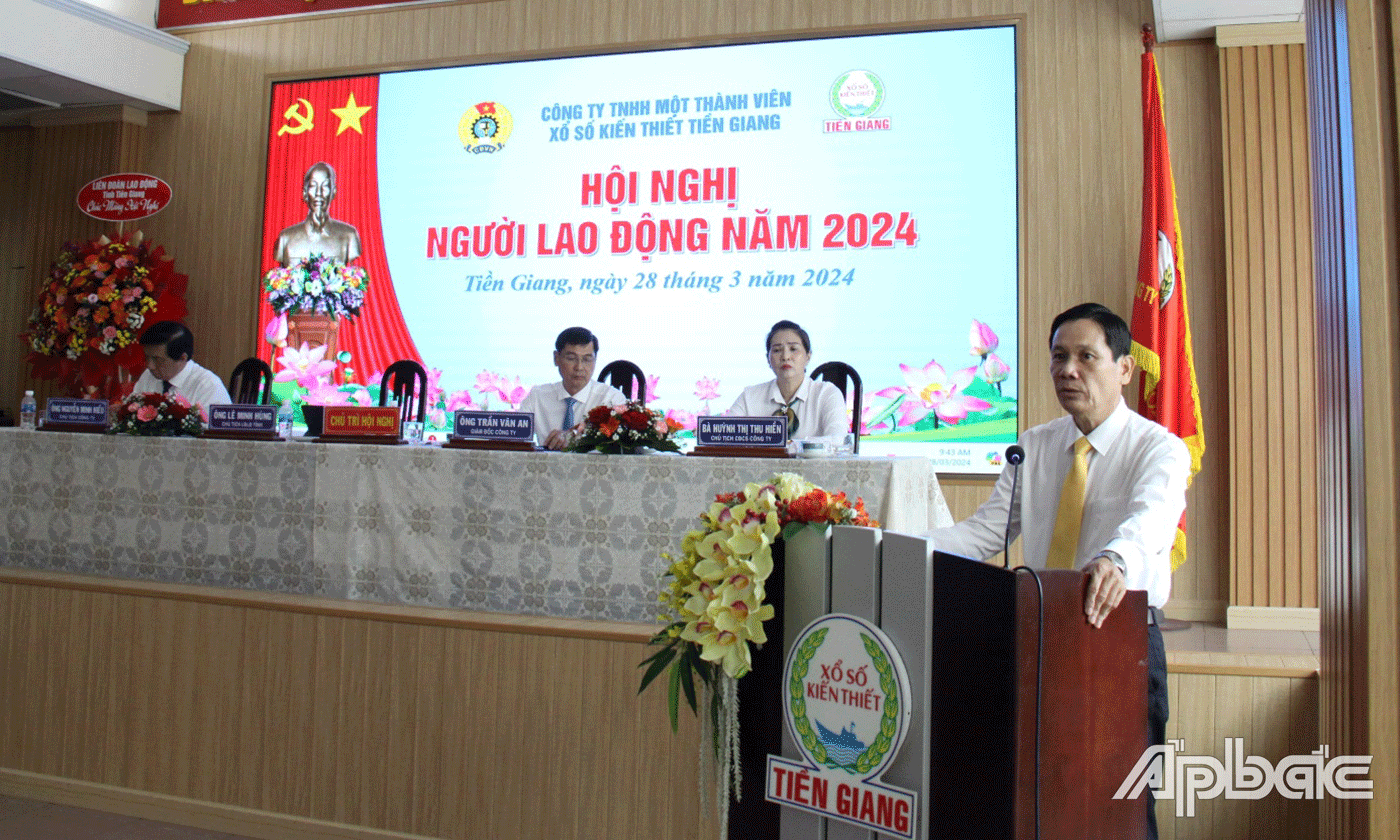 Chủ tịch Liên đoàn Lao động tỉnh Lê Minh Hùng phát biểu tại hội nghị.