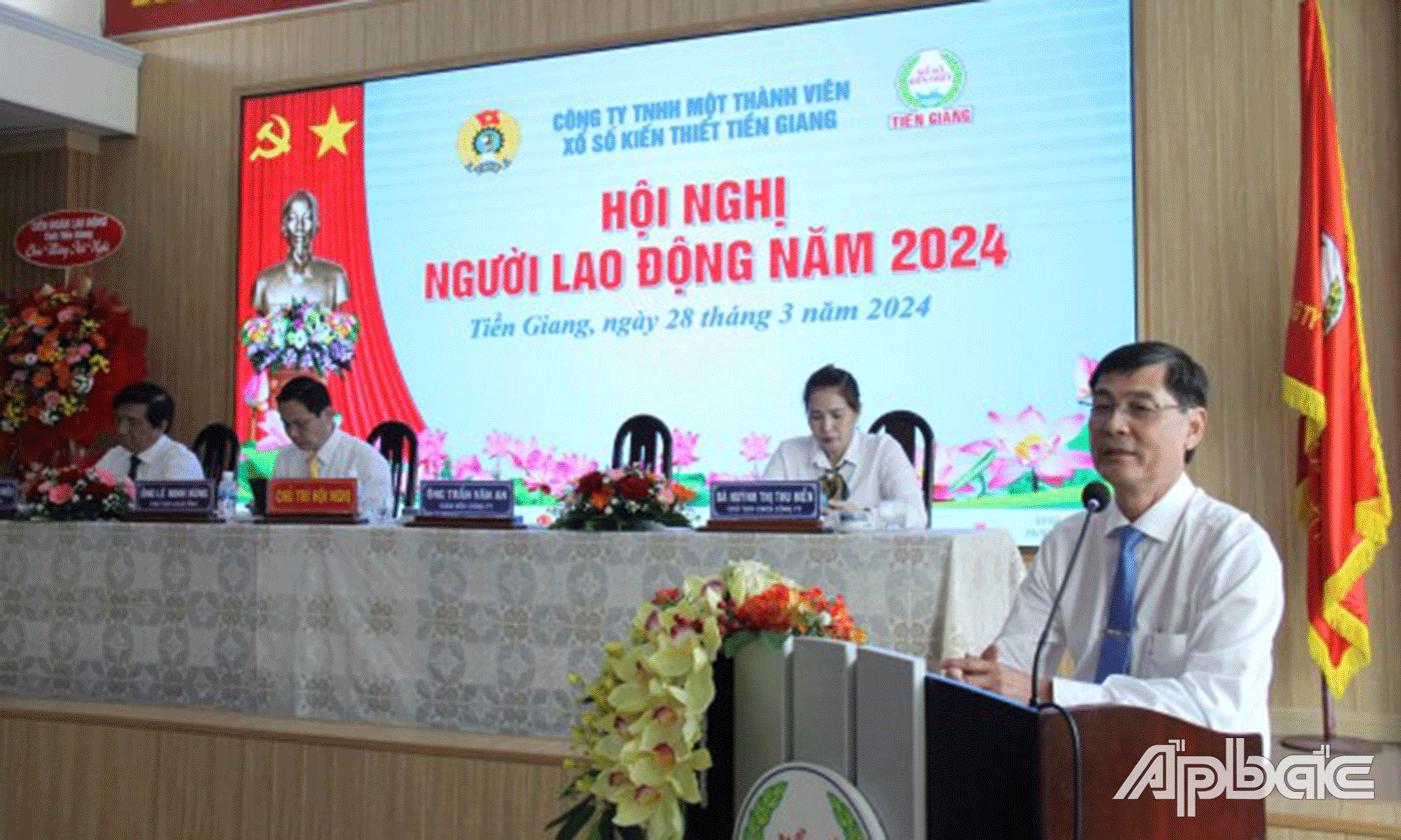Giám đốc Công ty Trần Văn An báo cáo kết quả hoạt động kinh doanh năm 2023 và phương hướng nhiệm vụ năm 2024