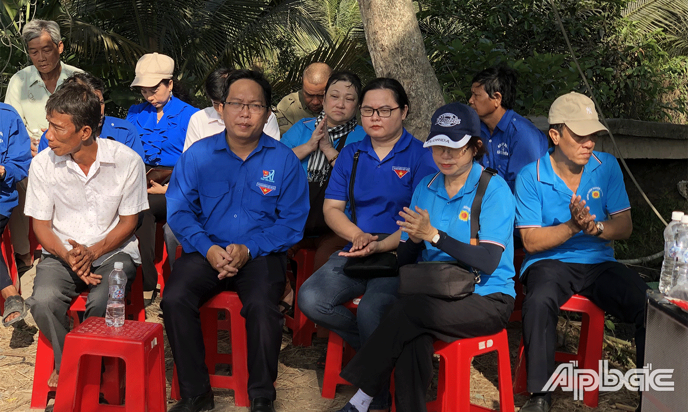 Đại biểu dự lễ khởi công.