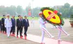 Lãnh đạo Đảng, Nhà nước vào Lăng viếng Chủ tịch Hồ Chí Minh nhân 49 năm thống nhất đất nước