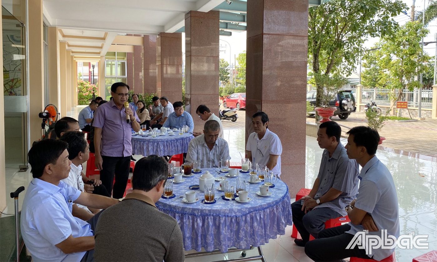 Lãnh đạo huyện Gò Công Tây trao đổi gỡ khó cho doanh nghiệp tại buổi cà phê doanh nghiệp