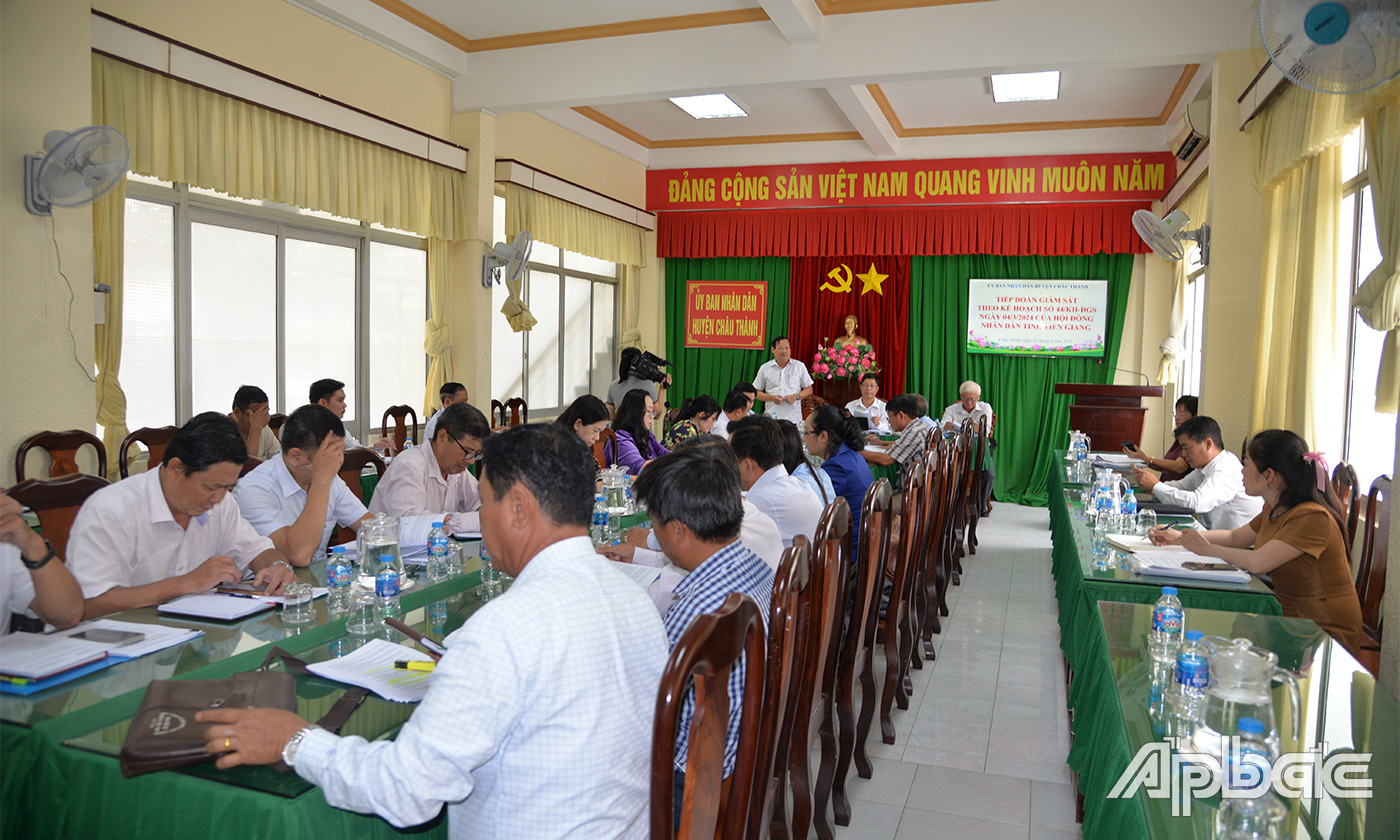 Quang cảnh buổi làm việc