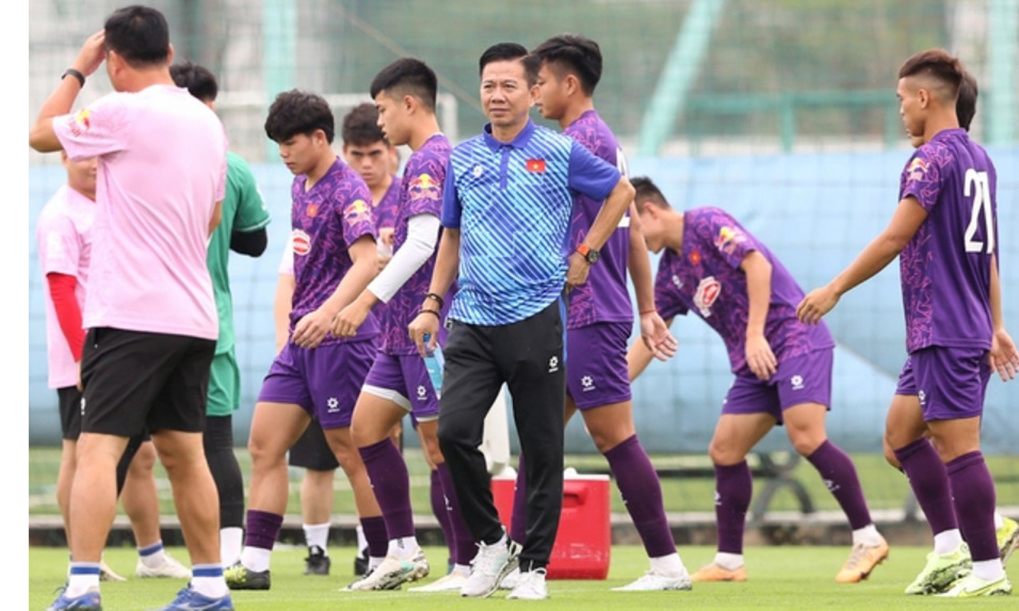 HLV Hoàng Anh Tuấn được kỳ vọng sẽ làm nên bất ngờ cùng U23 Việt Nam. Ảnh: VFF
