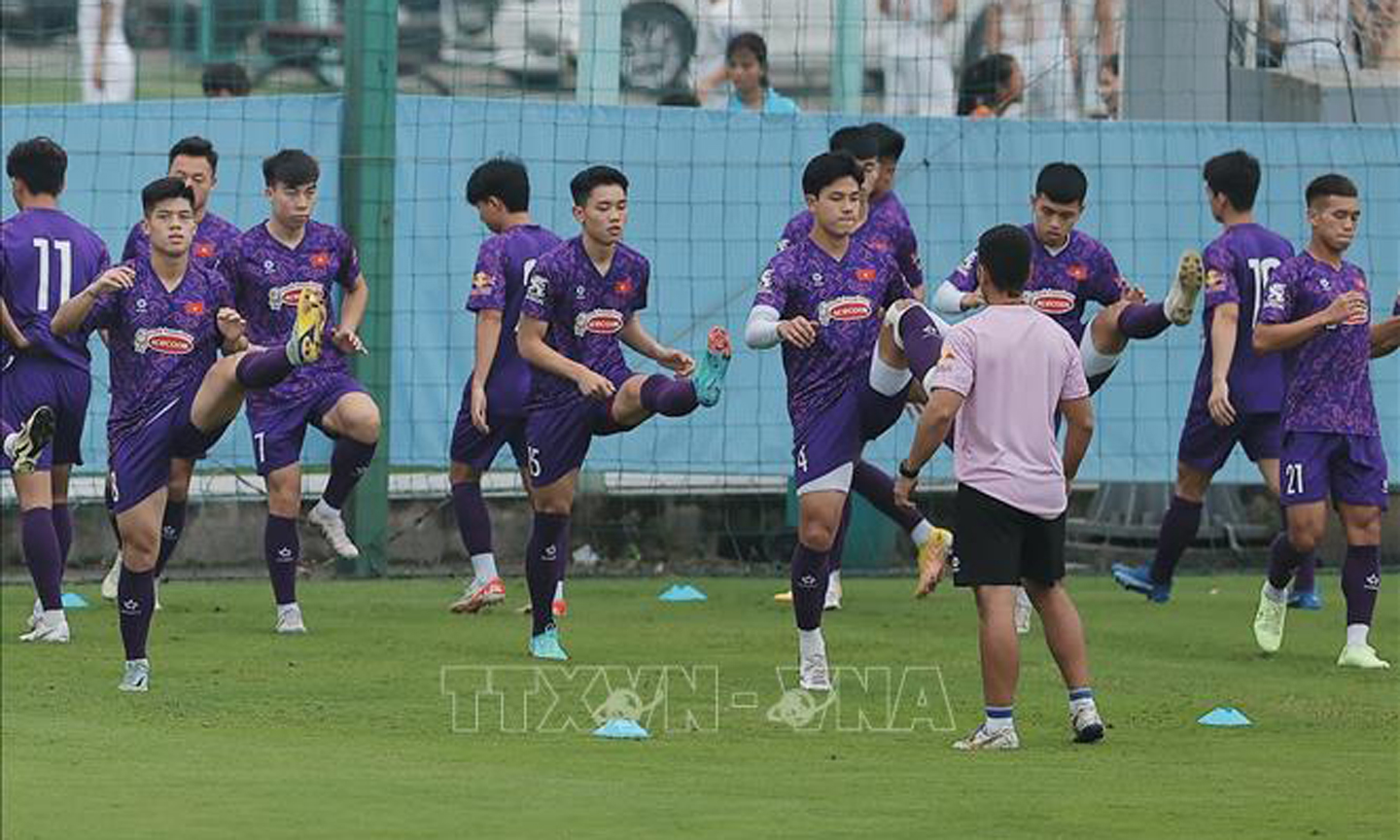 Các cầu thủ U23 Việt Nam tích cực tập luyện chuẩn bị cho VCK U23 châu Á 2024 sắp tới. Ảnh: Minh Quyết/TTXVN