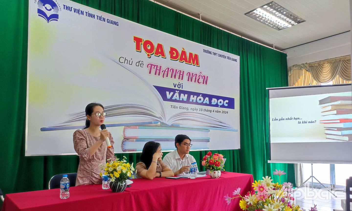 Chia sẻ của các diễn giả tại buổi tọa đàm.