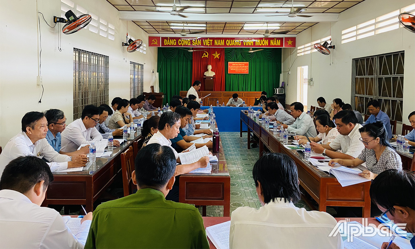 Quang cảnh buổi làm việc